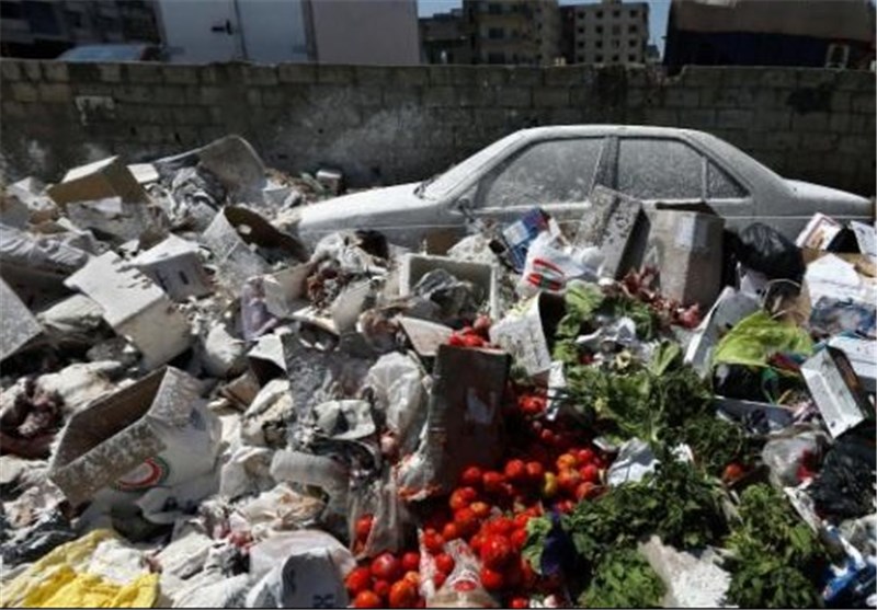 Activists Collect Trash from Roadsides N. Beirut