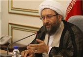 آیة الله آملی لاریجانی: معظم التهجم علی ایران فی مجال حقوق الانسان، مسیس