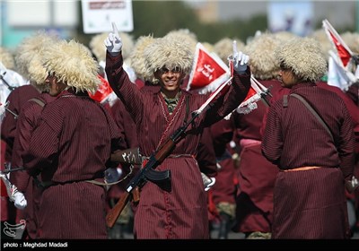 Iranian Armed Forces Stage Parades to Mark Sacred Defense Week