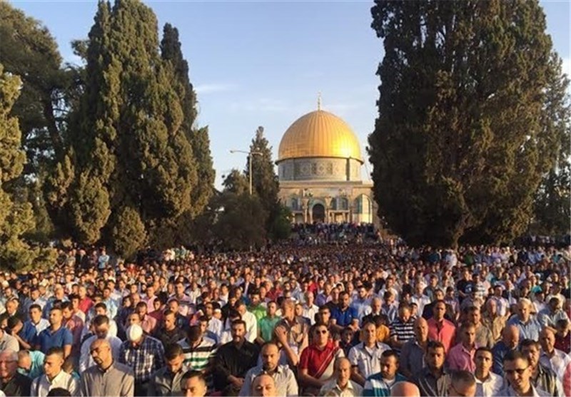 Thousands Pray at Al-Aqsa Mosque for Eid al-Adha Holiday