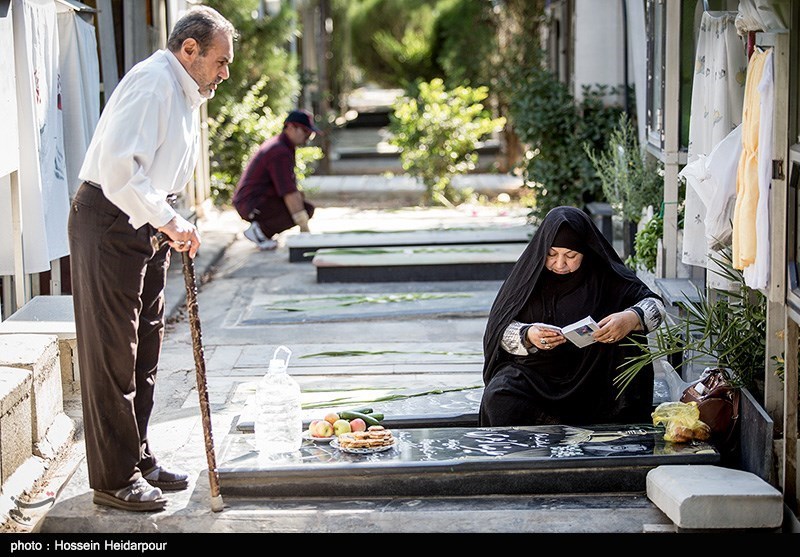 برپایی نمایشگاه عکس «فجرآفرینان» در گلزار شهدای تهران