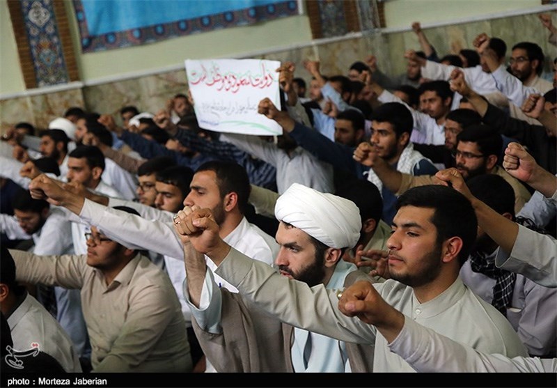 تجمع اعتراض‌آمیز دانشجویان دانشگاه فردوسی مشهد نسبت به فاجعه مِنا به‌روایت تصویر