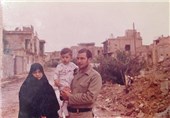 قالیباف در کنار همسر و فرزندش در زمان جنگ +عکس