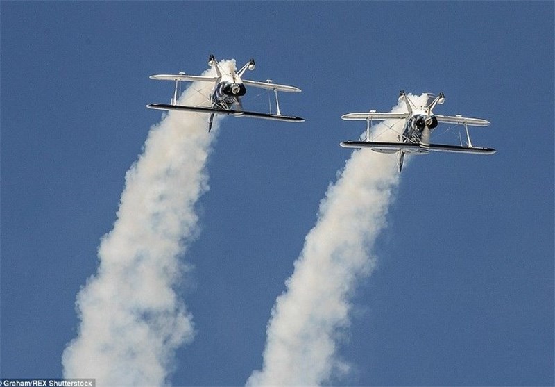 نمایش هواپیماهای جنگ جهانی دوم در آسمان انگلیس + تصاویر