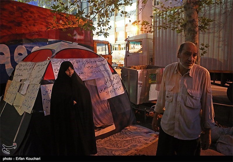 شرحی از اعتراض یک جانباز چادرنشین در برابر ساختمان بنیاد شهید