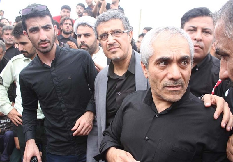 هواداران استقلال خطاب به طاهری: تو و وزیر پرسپولیسی باعث بدبختی‌های استقلال هستید!