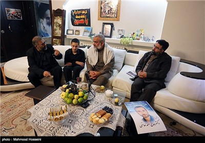 دیدار سردار نقدی با خانواده مرحوم احمد حاتمی که در حادثه سقوط جرثقیل در مسجد الحرام فوت شد