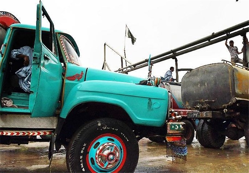 مردمان تشنه و مافیای آب در بزرگترین شهر پاکستان + تصاویر