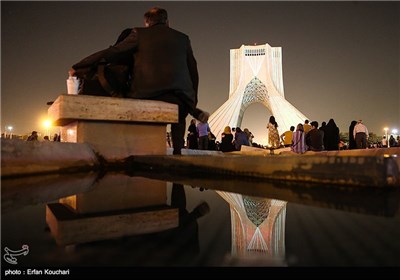 کنسرت نور در برج آزادی توسط هنرمند آلمانی