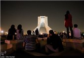 کنسرت نور در برج آزادی توسط هنرمند آلمانی