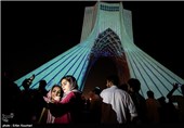 کنسرت نور در برج آزادی توسط هنرمند آلمانی