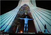 کنسرت نور در برج آزادی توسط هنرمند آلمانی