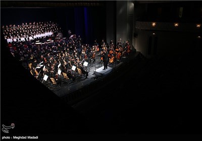 Photos: Tehran Symphony Orchestra Performs in Memory of Mina Crush Victims 