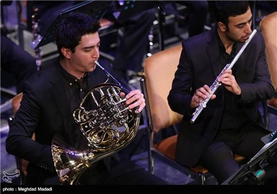 Photos: Tehran Symphony Orchestra Performs in Memory of Mina Crush Victims 