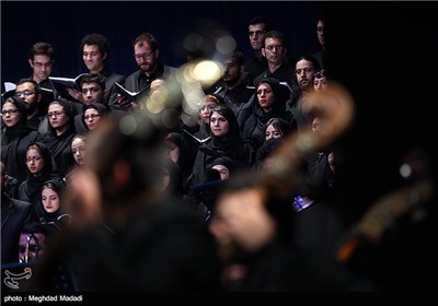 Photos: Tehran Symphony Orchestra Performs in Memory of Mina Crush Victims 