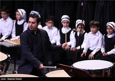 Photos: Tehran Symphony Orchestra Performs in Memory of Mina Crush Victims 