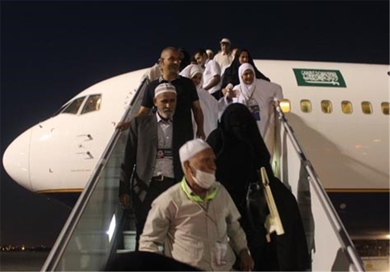 نخستین هواپیمای حجاج استان فارس وارد شیراز شد+فیلم