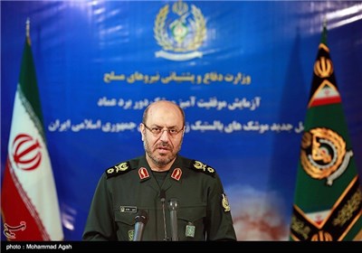 حسین دهقان وزیر دفاع و پشتیبانی نیروهای مسلح در مراسم رونمایی از موشک دوربرد عماد