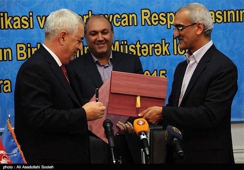 دیدار وزیر اقتصاد ایران و اذربایجان و امضا اتصال راه اهن بین دو کشور به روایت تصویر
