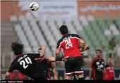 دیدار تیم‌های فوتبال یاران هادی و هنرمندان