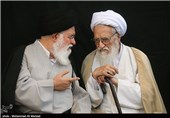 حضور ایت الله موحدی کرمانی وایت الله علم الهدی  در اولین سالگرد درگذشت آیت‌الله مهدوی کنی