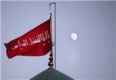 پرچم حرم مطهر حضرت ابوالفضل العباس (ع) درمرقد امامزاده سیدعلی (ع) برافراشته می‌شود