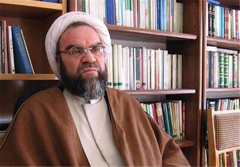 منابر حسینی باید انتقال دهنده پیام‌های سیاسی عاشورا باشند