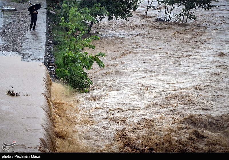خطر تخریب دیوار فرودگاه خرم‌آباد بر اثر سیلاب /22 اخطار به سازندگان ساخت‌وسازهای غیرمجاز
