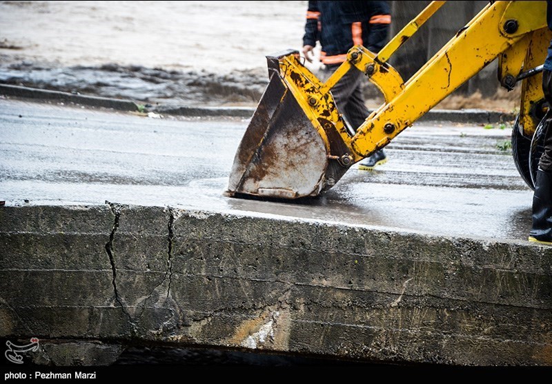 رفع تصرف معضل رودخانه‌خواری قم مستلزم تخریب ساخت و سازها است