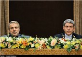 علی طیب‌نیا وزیر اقتصاد و محمدباقر نوبخت رئیس سازمان مدیریت و برنامه ریزی کشور در نشست تبیین سیاست‌های جدید اقتصادی دولت
