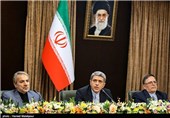ولی‌الله سیف رئیس کل بانک مرکزی، علی طیب‌نیا وزیر اقتصاد و محمدباقر نوبخت رئیس سازمان مدیریت و برنامه ریزی کشور در نشست تبیین سیاست‌های جدید اقتصادی دولت