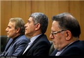 ولی‌الله سیف رئیس کل بانک مرکزی، علی طیب‌نیا وزیر اقتصاد و محمدباقر نوبخت رئیس سازمان مدیریت و برنامه ریزی کشور در نشست تبیین سیاست‌های جدید اقتصادی دولت