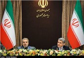 علی طیب‌نیا وزیر اقتصاد و محمدباقر نوبخت رئیس سازمان مدیریت و برنامه ریزی کشور در نشست تبیین سیاست‌های جدید اقتصادی دولت