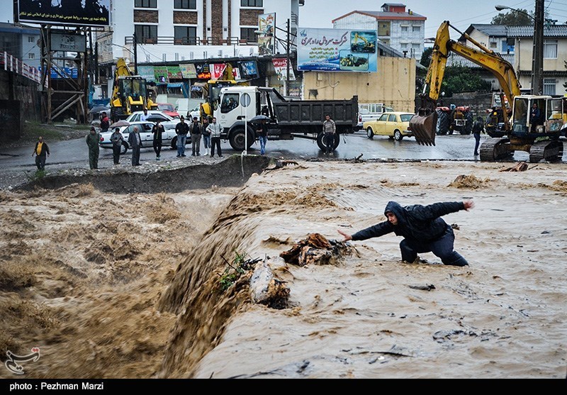 طغیان رودخانه چشمه‌کیله در تنکابن/ بارش شدید باران در سراسر مازندران