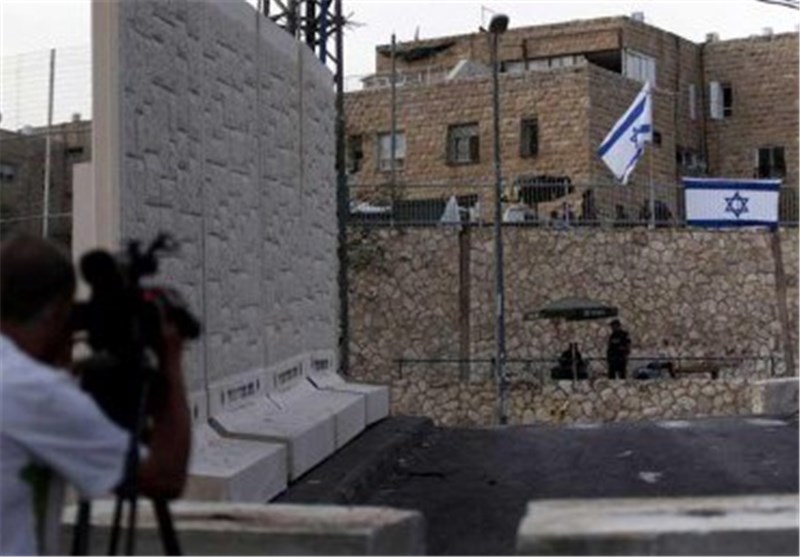 رژیم صهیونیستی محله‌های فلسطینی‌نشین قدس را با دیوارهای بتنی جدا می‌کند