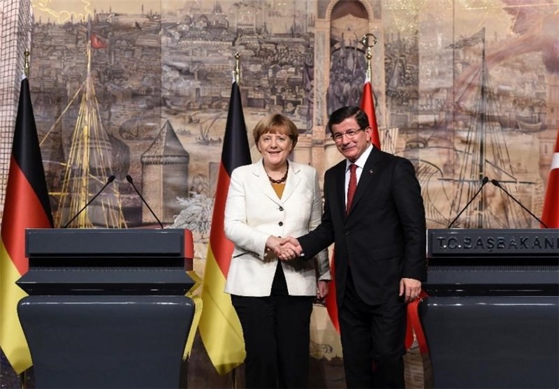 Merkel Links Turkey’s EU Hopes to Stemming Flow of Refugees