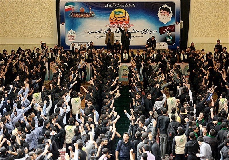 عزاداری 3000 نفری دانش‌آموزان شیرازی در حرم مطهر شاهچراغ(ع)