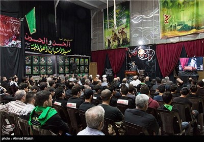 Syrian Mourners Pay Tribute to Imam Hussein (AS)