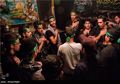 Syrian Mourners Pay Tribute to Imam Hussein (AS)