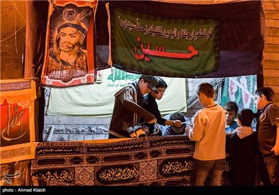 Syrian Mourners Pay Tribute to Imam Hussein (AS)