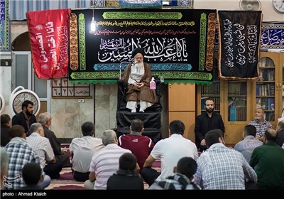 Syrian Mourners Pay Tribute to Imam Hussein (AS)