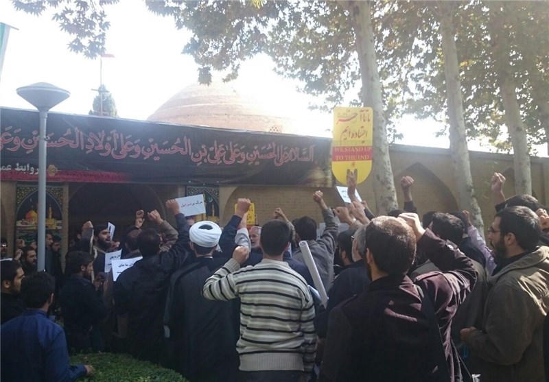 دانشجویان اصفهان مانع ورود &quot;جک استراو&quot; به دانشگاه هنر شدند