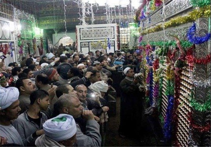 جدل فی القاهرة بعد إغلاق مقام الامام الحسین (ع)