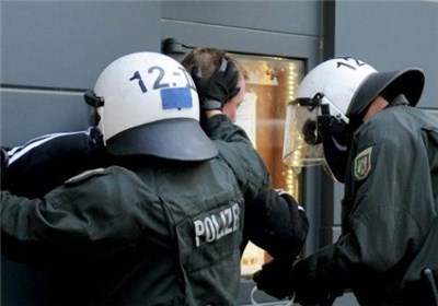  بالا گرفتن انتقادها به خشونت پلیس علیه معترضان در لایپزیگ آلمان 