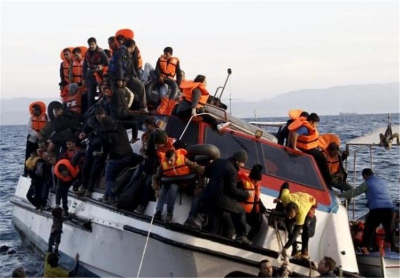 Greece Rescues Hundreds of Migrants in Sinking off Crete, Recovers Three Bodies