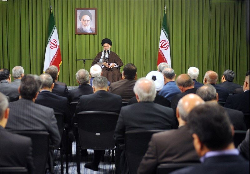 الامام الخامنئی یستقبل وزیر الخارجیة وسفراء ایران الاسلامیة فی الخارج