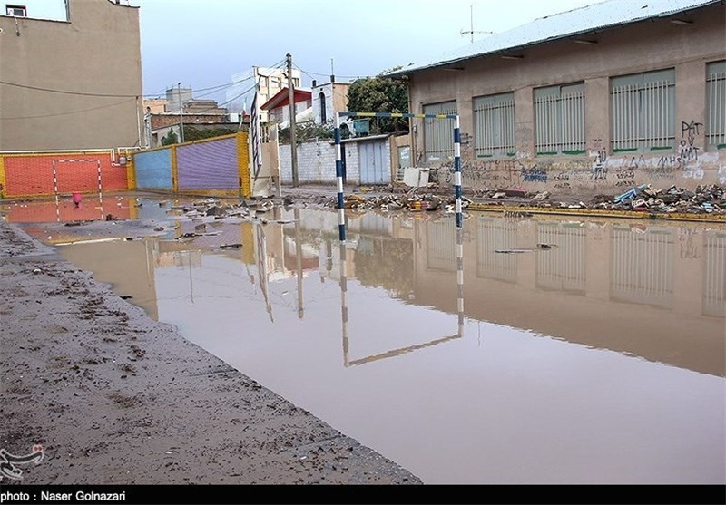 بارش شدید باران مدارس غرب مازندران را تعطیل کرد