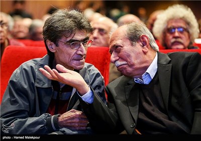 گفت‌وگوی علی نصیریان و ناصر تقوایی در نهمین شب انجمن منتقدان و نویسندگان سینمای ایران