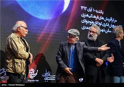 جواد طوسی، فریدون جیرانی و علیرضا داوودنژاد در نهمین شب انجمن منتقدان و نویسندگان سینمای ایران