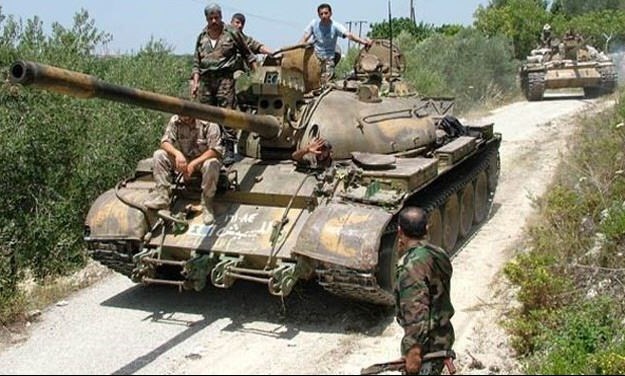 المیادین: نخستین تانک ارتش سوریه وارد فرودگاه نظامی دیرالزور شد
